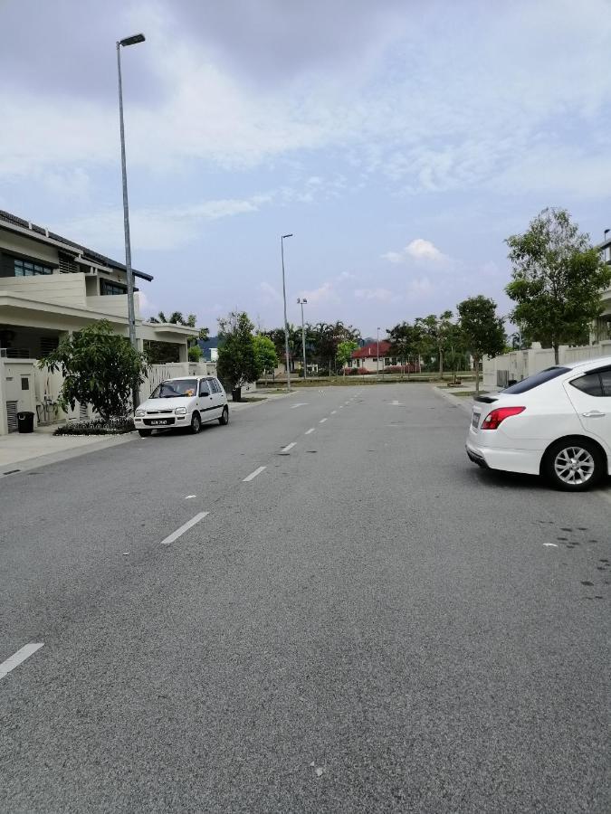 A&D Home-Stay @Kota Warisan, Sepang Exteriör bild